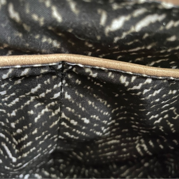 Urban Expressions Beige Crossbody Bag - Picture 10 of 16